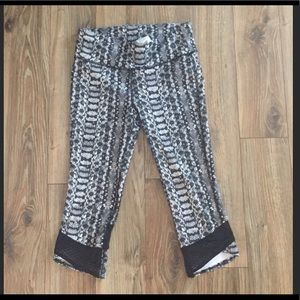 Underarmour running capris size small